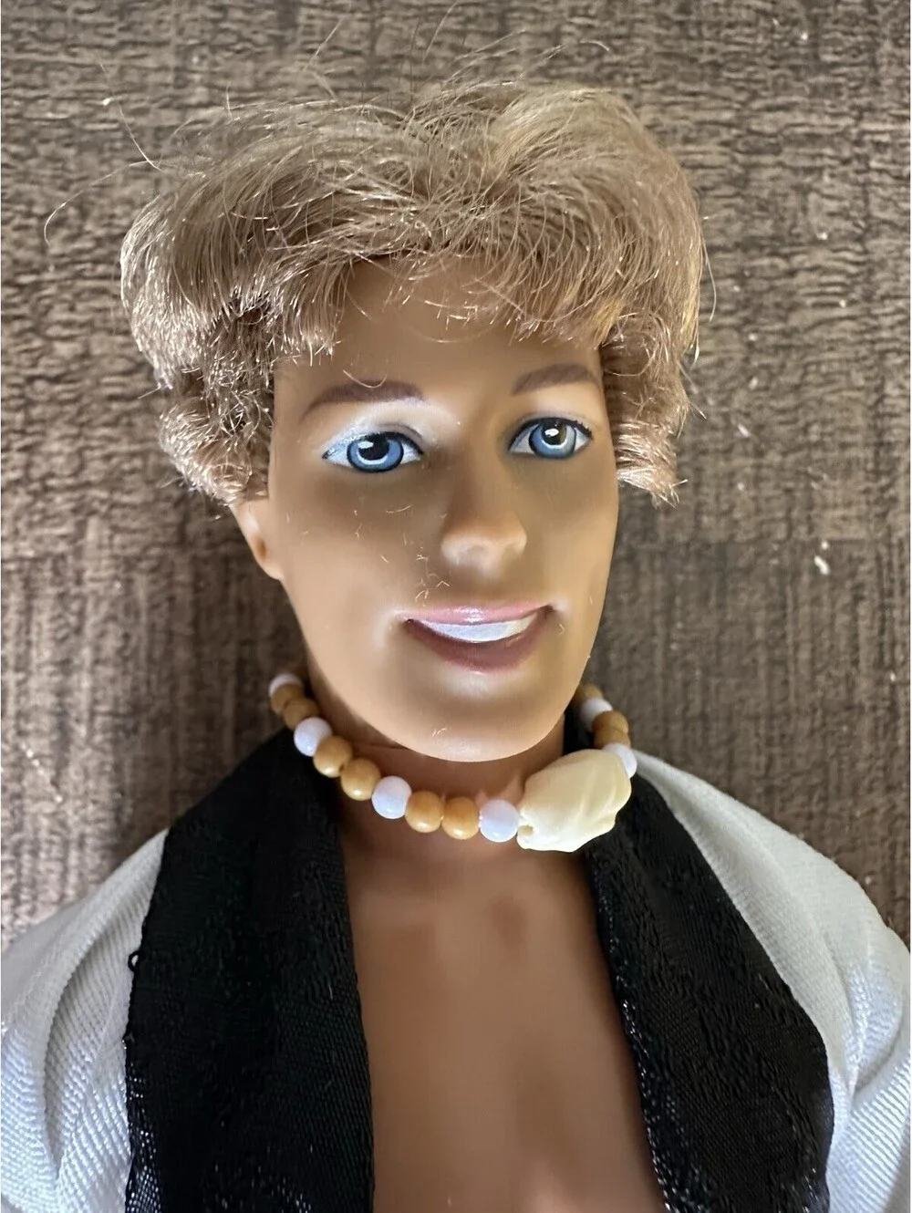 2004 Mattel Cali Girl Ken Doll C6464 Blonde Hair Original Shell Necklace